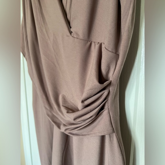 Le Chateau Dress - Picture 4 of 4